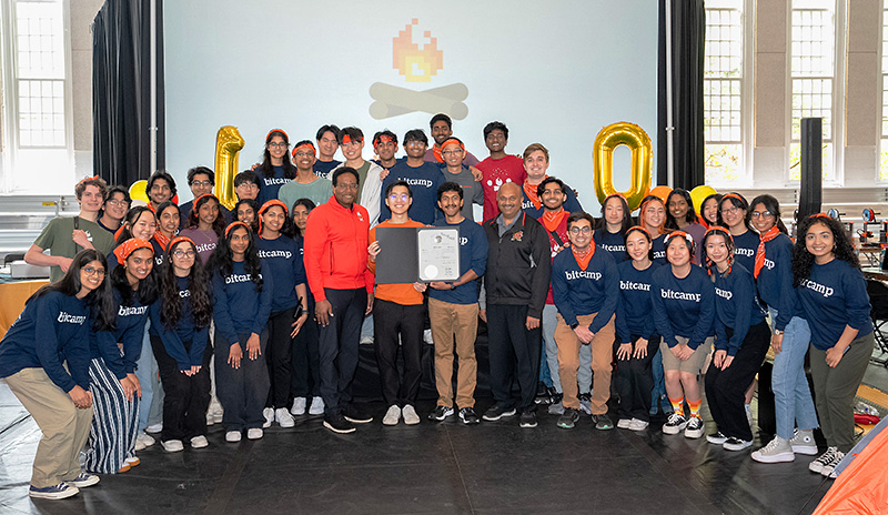 A large group photo of Bitcamp participants with UMD President Darryll Pines and CMNS Dean AMitabh Varshney. Credit: Mark Sherwood