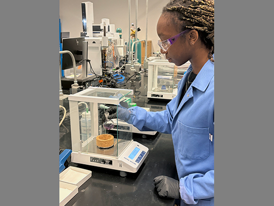 MYa Gaddy working i nthe lab