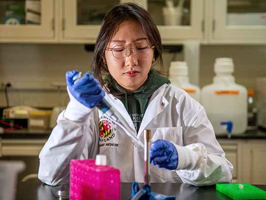 Jinyi Zhu working in the lab. Credit: Edwin Remsberg